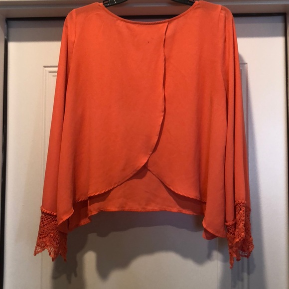 Open back top with lace sleeves! - Picture 2 of 5